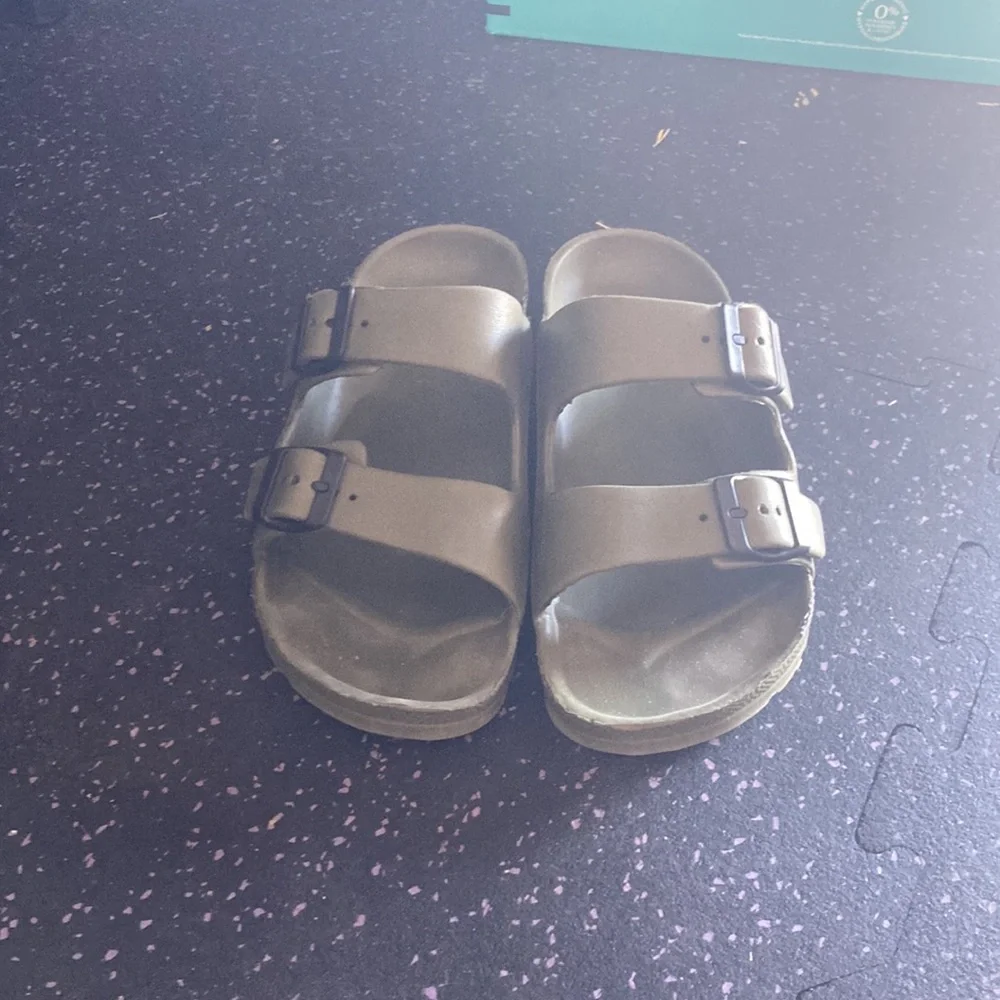 Sandals - Picture 2 of 3